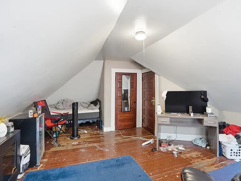 2661 Bellevue Ave — Photo 30