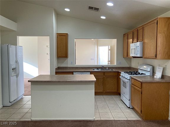 4th image of 619 Regal Robin Way #0