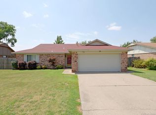 1208 S 30th St, Broken Arrow, OK 74014