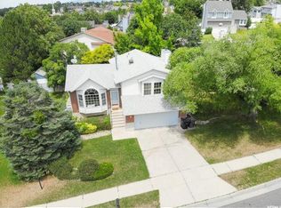 1043 E Eagle Bend Rd, Sandy, UT 84094