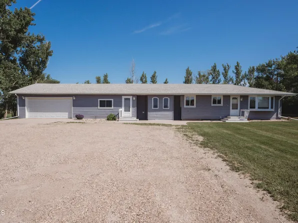 8059 36th St SE, Jamestown, ND 58401