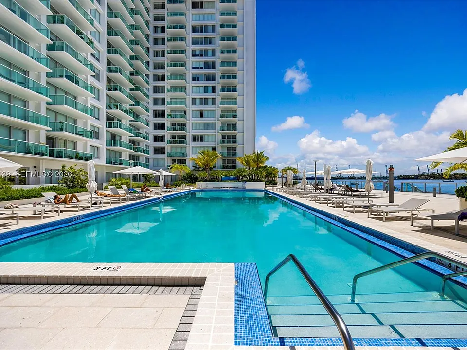 1000 West Ave #328