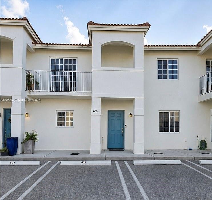 1st image of 634 SW 2nd Pl