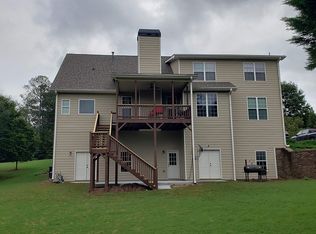 409 Sandy Cove Dr, Loganville, GA 30052