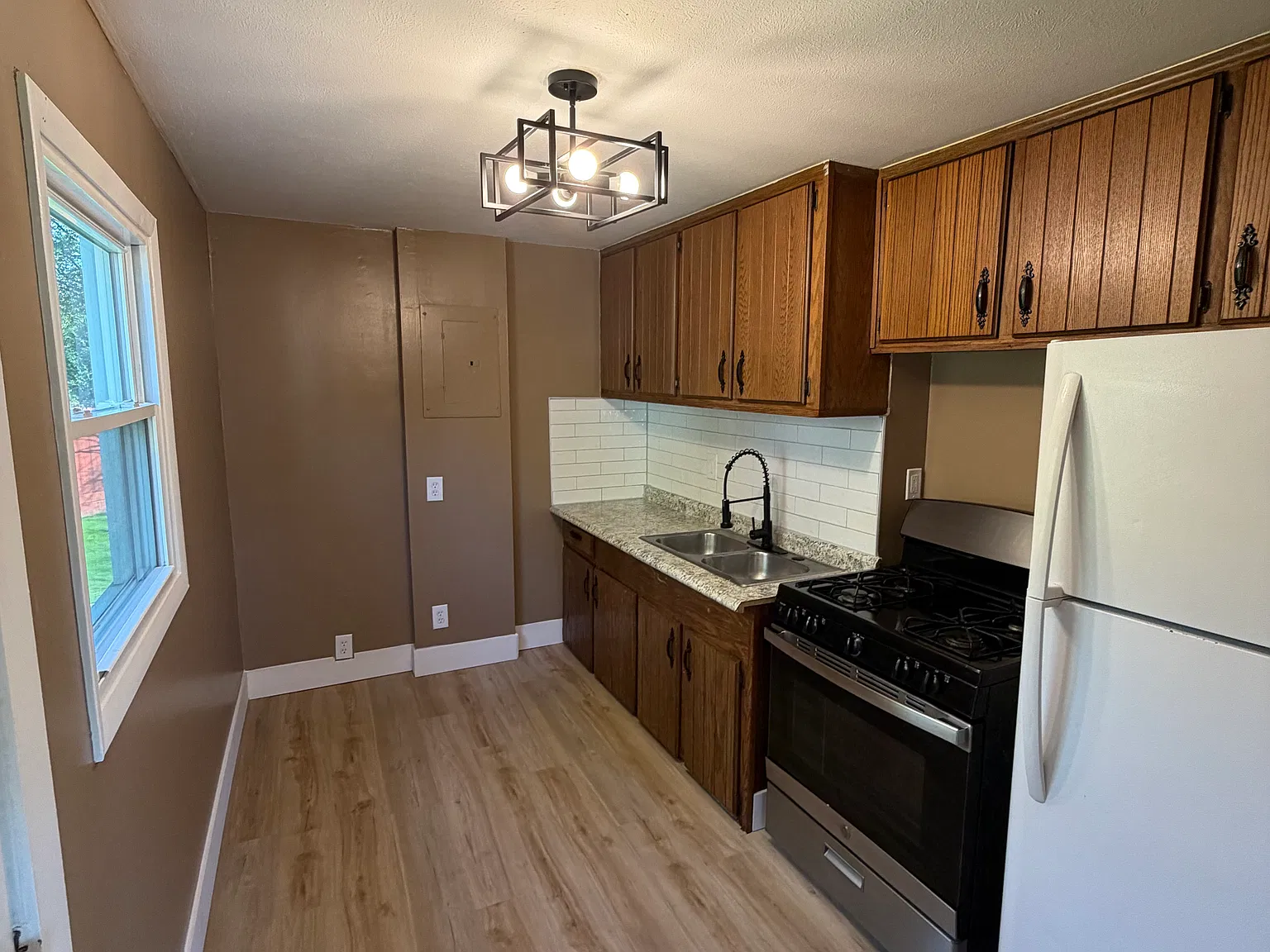 2 bed, 800 sqft, $975 — Photo 2