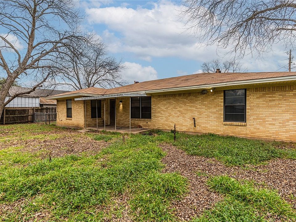 307 W Elm St, West, TX 76691 Zillow