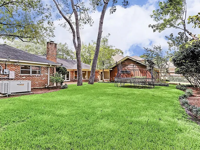 10626 Fairlane Dr — Photo 23