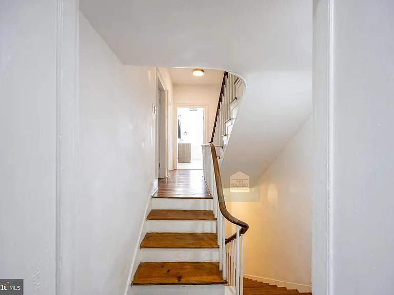 209 E Martin St #B — Photo 11