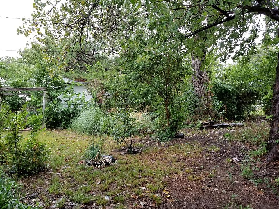 2nd image of 303 E Fairchild Dr