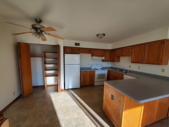 3rd image of 1344 Meadowcreek Dr APT 6