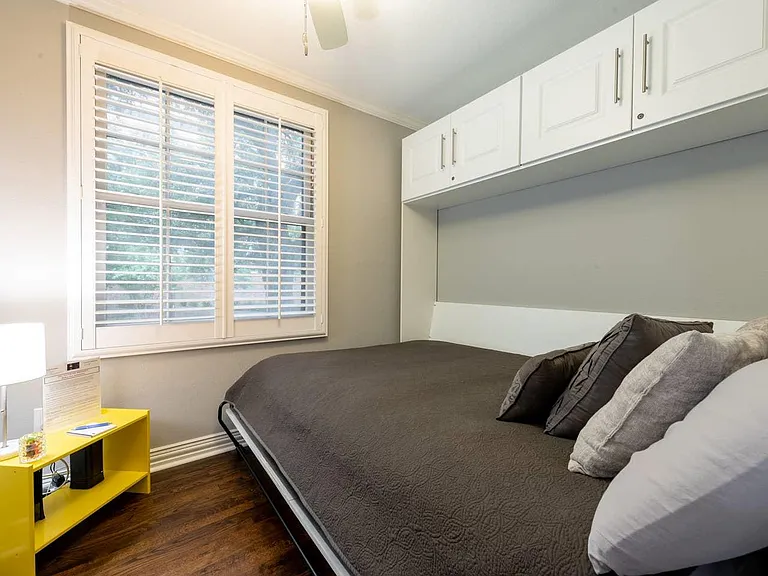 908 E 32nd St #203 — Photo 17