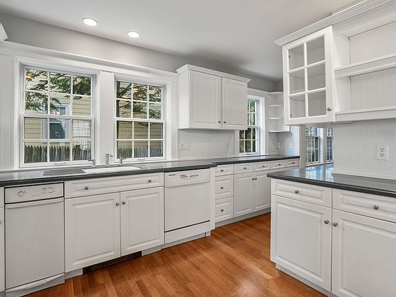 3rd image of 31 Wiley Rd