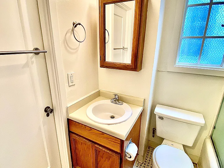Tudor Hall Apartments — Photo 18