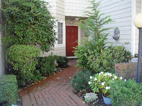 3rd image of 16 Doral Ln