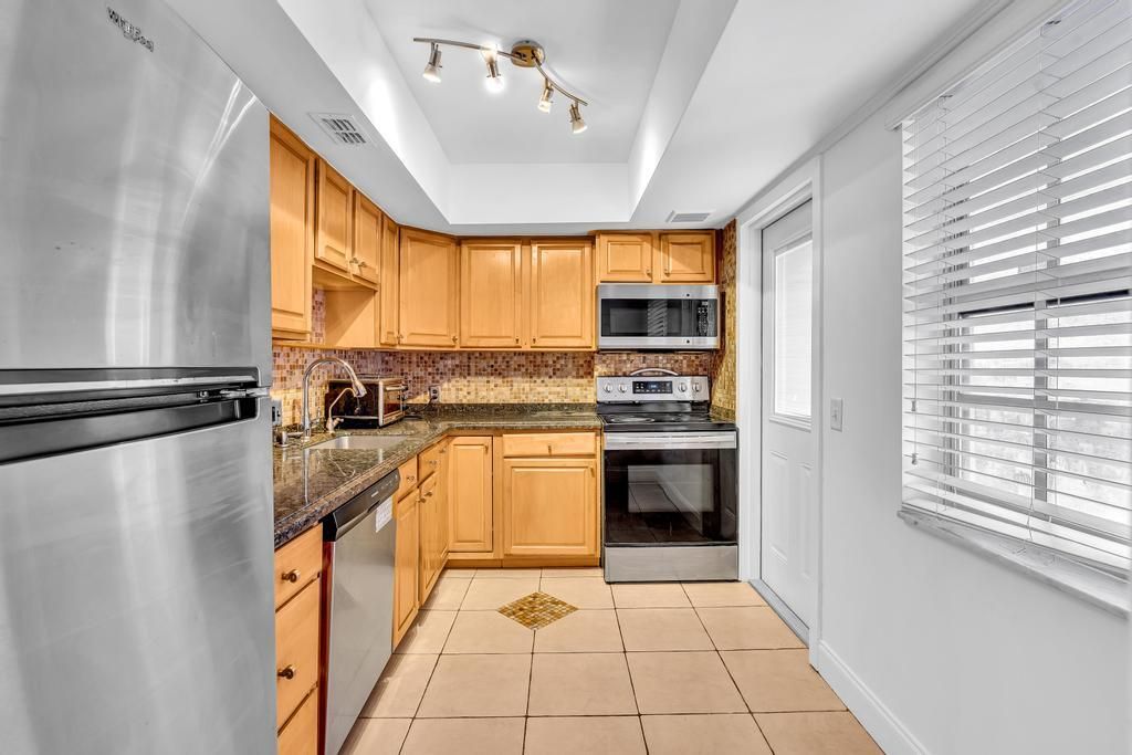 2950 N Palm Aire Drive #607, photo 5