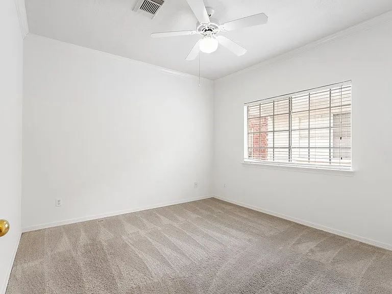5913 Dolores St #B — Photo 25