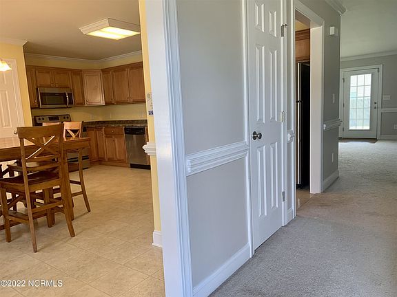 3rd image of 220 B South Pointe Dr