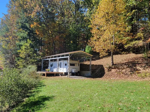 336 Arrowhead Dr, Fries, VA 24330