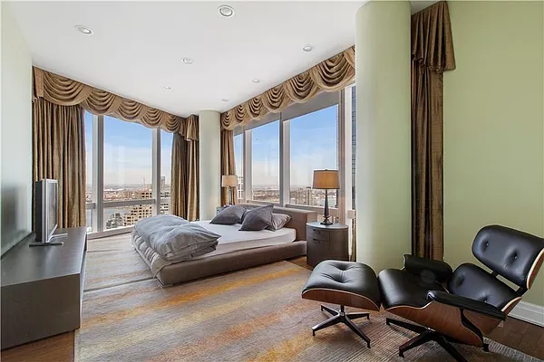 Rented by Ostrov Realty Group | media 3