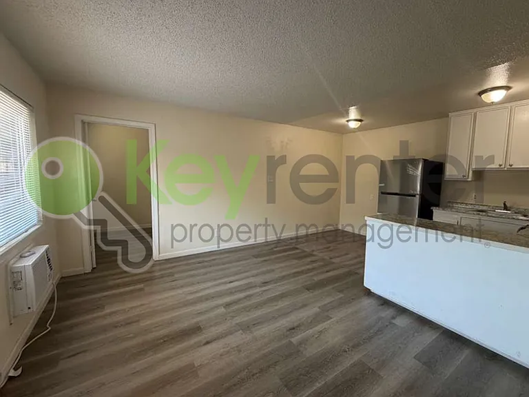 1065 Santiago Ave #6 — Photo 8