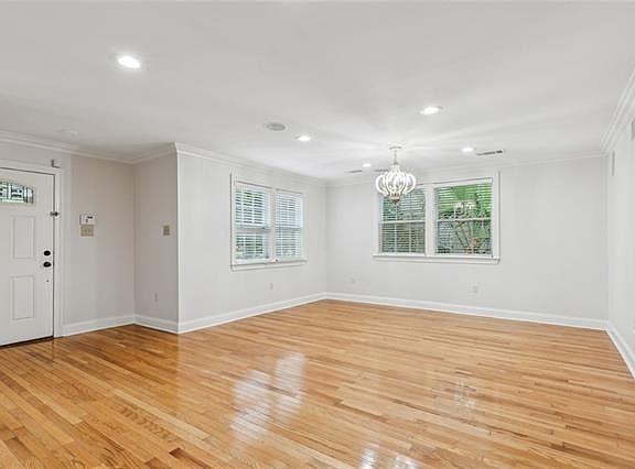 4th image of 940 French St