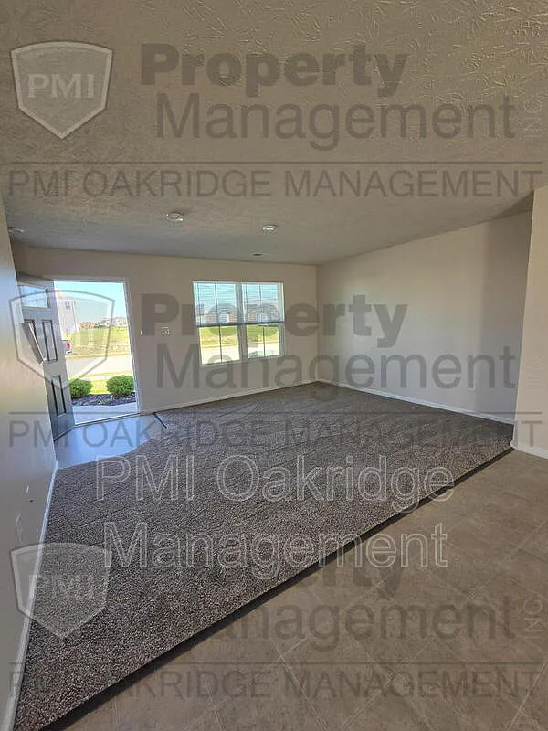 3 bed, 2.5 bath, 1440 sqft, $2,200 — Photo 3