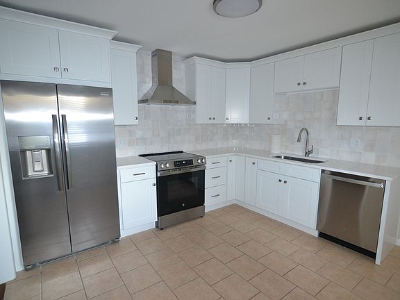 4th image of 7536 N Sherman Dr
