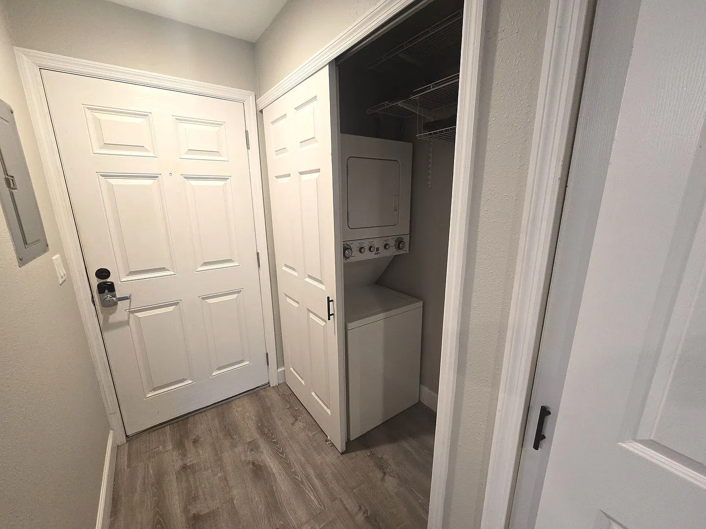 Remodeled Furnished Studio Condo — Photo 4