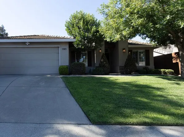 1383 Ranch House St, Oakdale, CA 95361