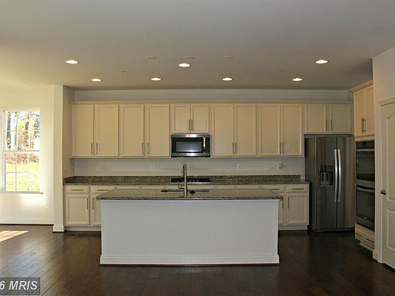 3rd image of 806 Longmaid Dr