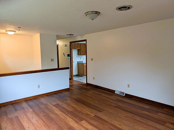 5th image of 22 Pine Needle Ln