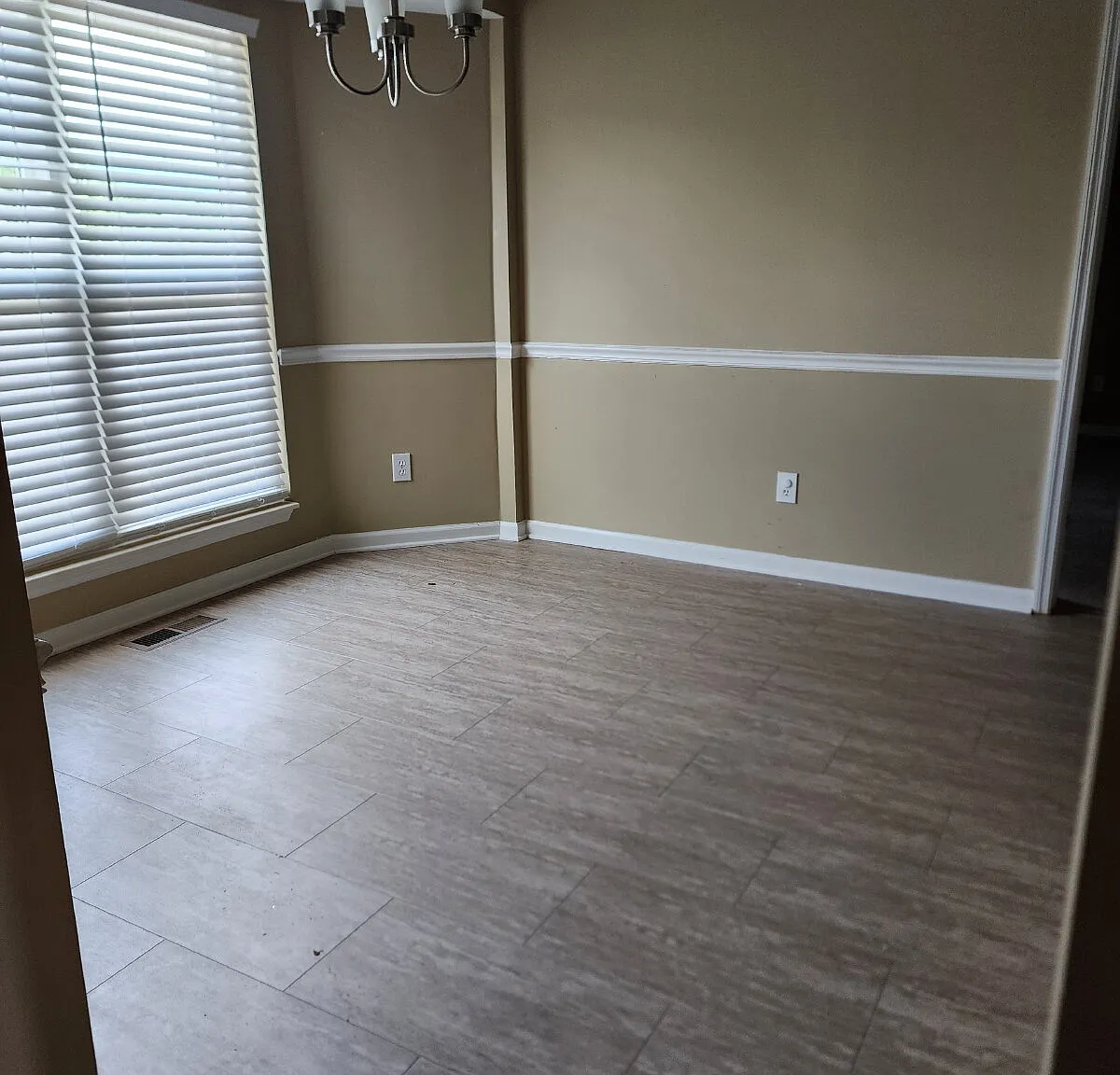 3 bed, 2.0 bath, 1799 sqft, $2,550 — Photo 3