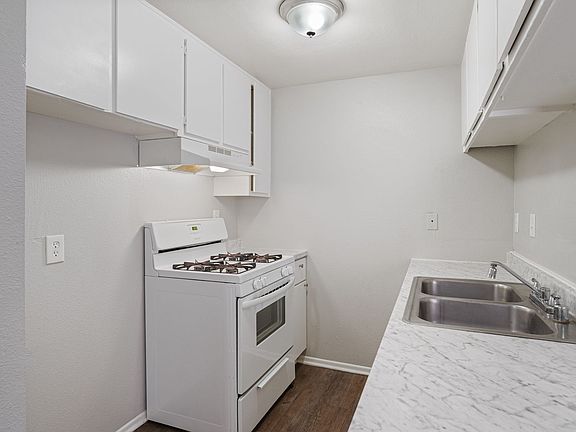 3rd image of 1515 N Dresser St APT 12