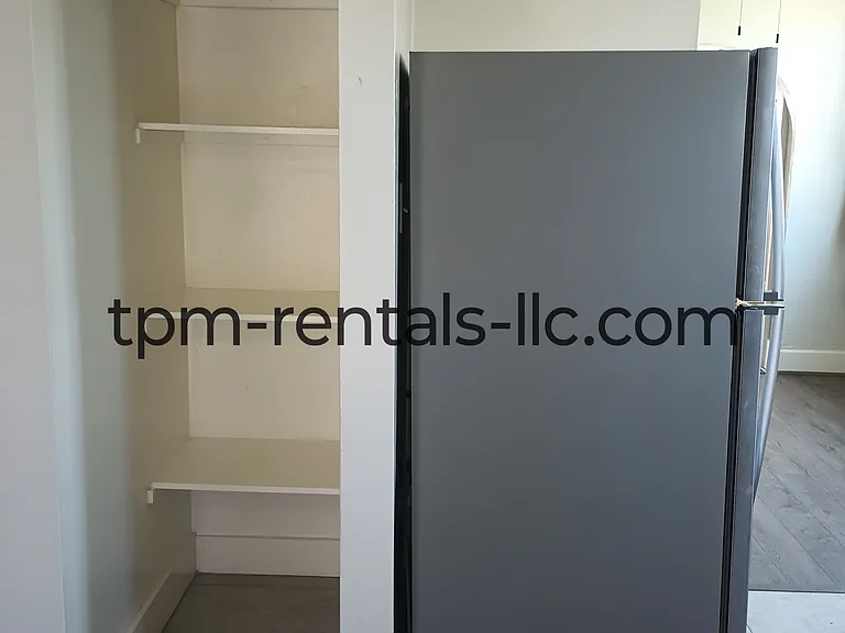 469 N 3rd Ave #C — Photo 3