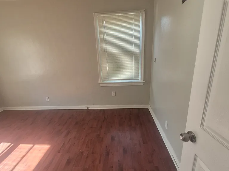 433 Plaza Ave — Photo 22