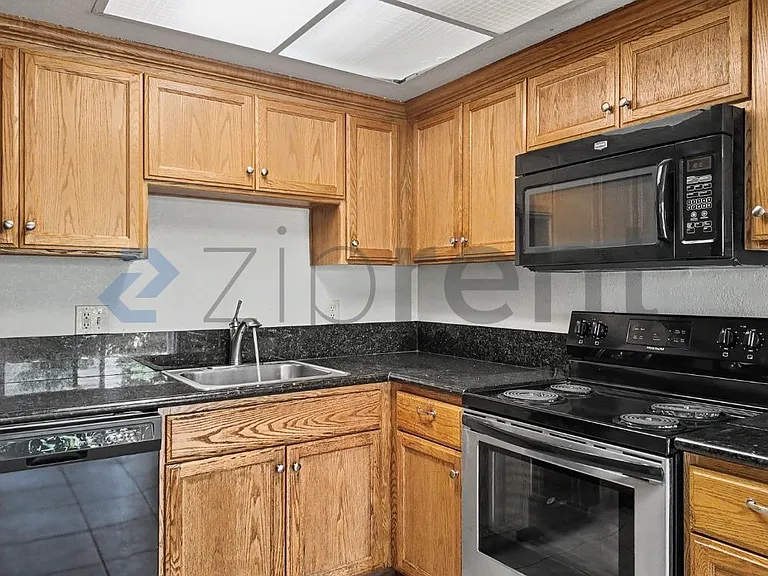 1812 Cirby Way #B — Photo 8