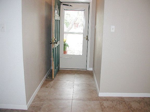 4th image of 100 Griffith Dr