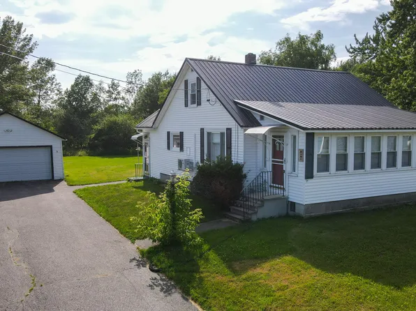 17 Main Street, Bradley, ME 04411
