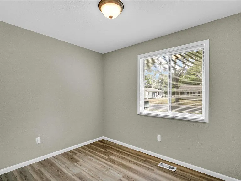 1306 Ellis Dr — Photo 16