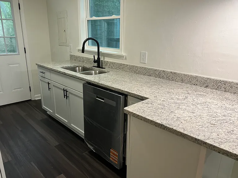 2513 Roanoke Ave — Photo 5