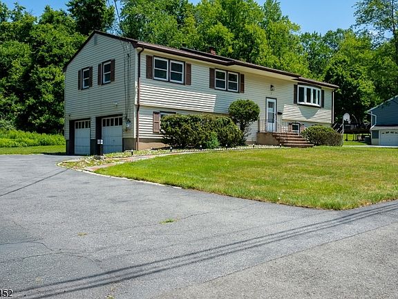 2nd image of 5 Crossbrook Ln