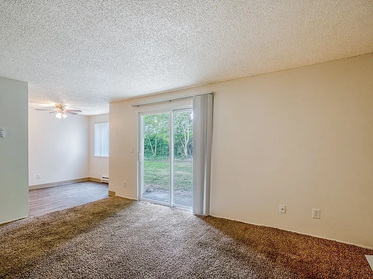 Stafford Court Apartments — Photo 4