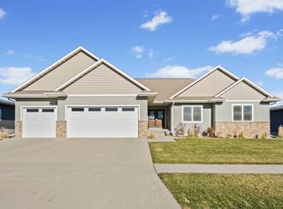 4305 Berry Hill Rd, Cedar Falls, IA 50613