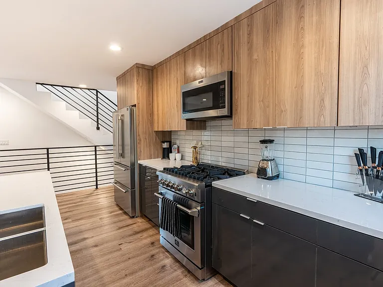1146 1/2 N Sycamore Ave #E — Photo 10