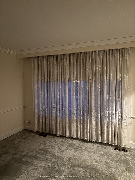 Toronto House for rent - 5 Bedrooms — photo 2