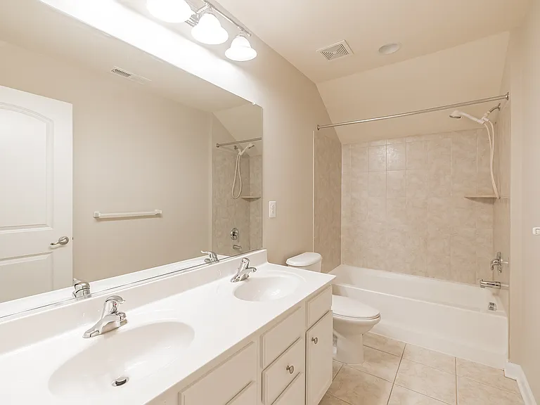 513 Girard St — Photo 19