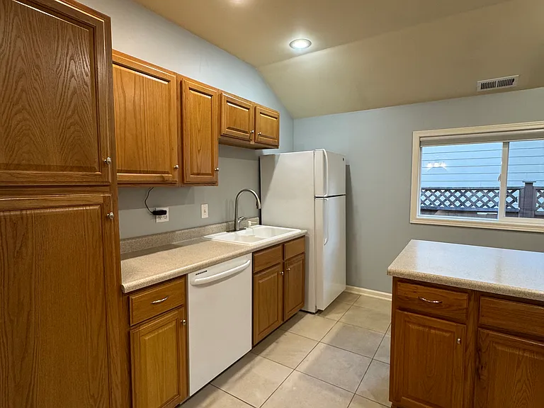 145th Pl NE — Photo 4