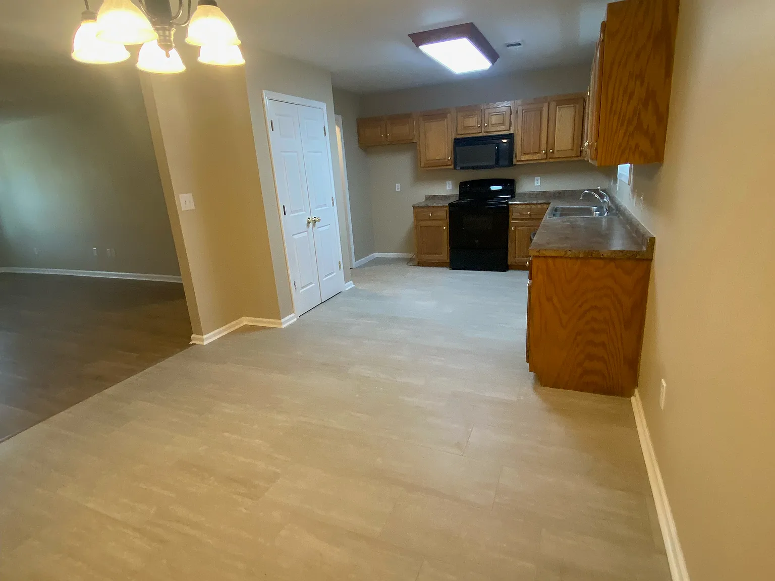 3 bed, 1636 sqft, $1,550 — Photo 2