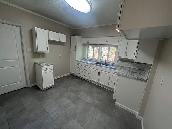 3rd image of 1224 1/2 Briggle Rd