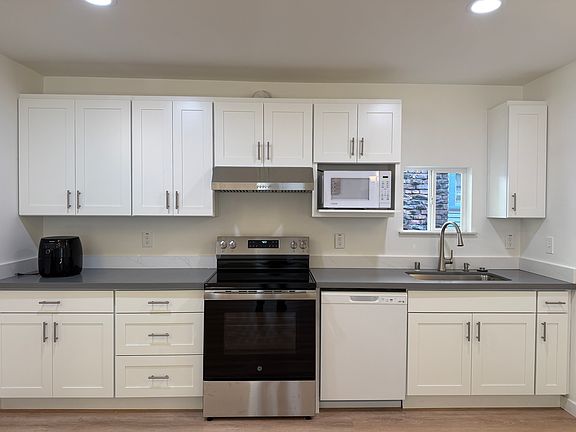 3rd image of 5012 17th Ave NE #A